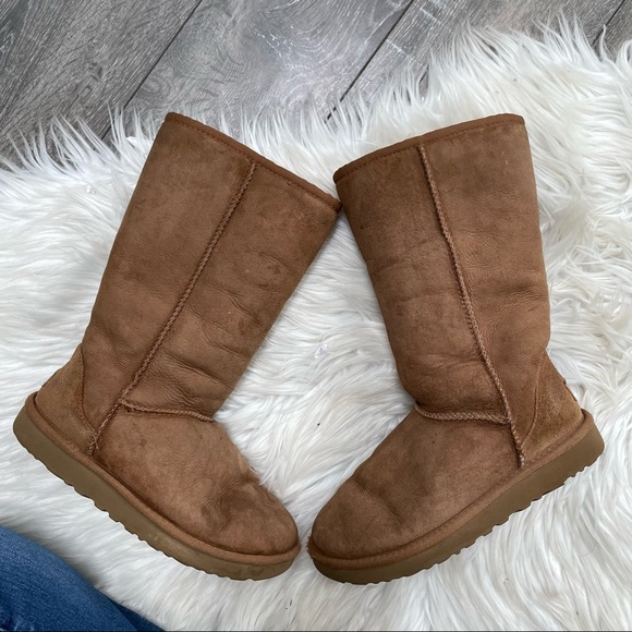 UGG Shoes - UGG classic tall boots suede leather Sherpa lined women size 6
